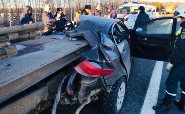 Две молодые студентки погибли, столкнувшись с грузовиком. Авария произошла 7 марта в Татарстане на 942 километре трассы М-7 Москва Уфа. 23-летняя Лиана Атласова ехала на своей машине ia Rio на